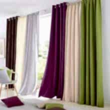 Однотонные шторы в интерьере