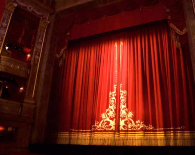 Шторы для театров и музеев на заказ