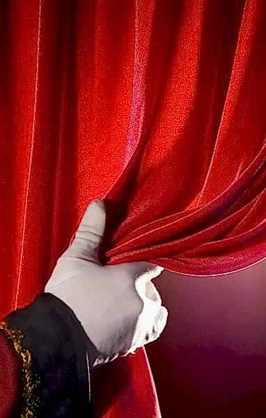 Шторы для театров и музеев на заказ в Алматы - пошив занавесов и штор от Belladone по выгодной цене.