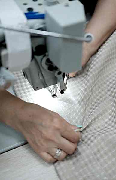 Шторы на круглые окна - закажите пошив штор на круглые окна в Алматы от салона Belladone по выгодной стоимости.