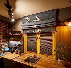 Римская штора в кухню с рыбами