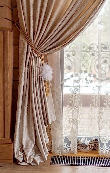 Шторы для эркера на заказ в Алматы от салона Belladone - качественный пошив дизайнерских штор для эркера.