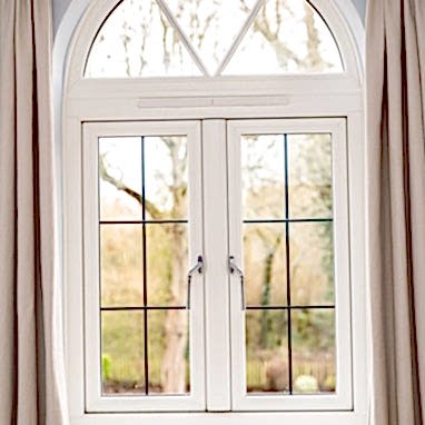 На овальное окно