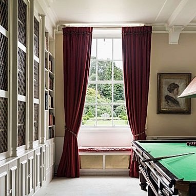 В бильярдную