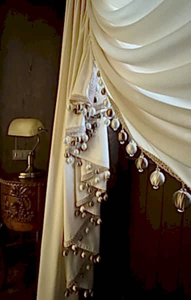 Портьерные шторы на заказ - пошив портьер в Алматы в салоне Belladone по выгодной цене.