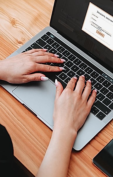 Шторы на круглые окна - закажите пошив штор на круглые окна в Алматы от салона Belladone по выгодной стоимости.